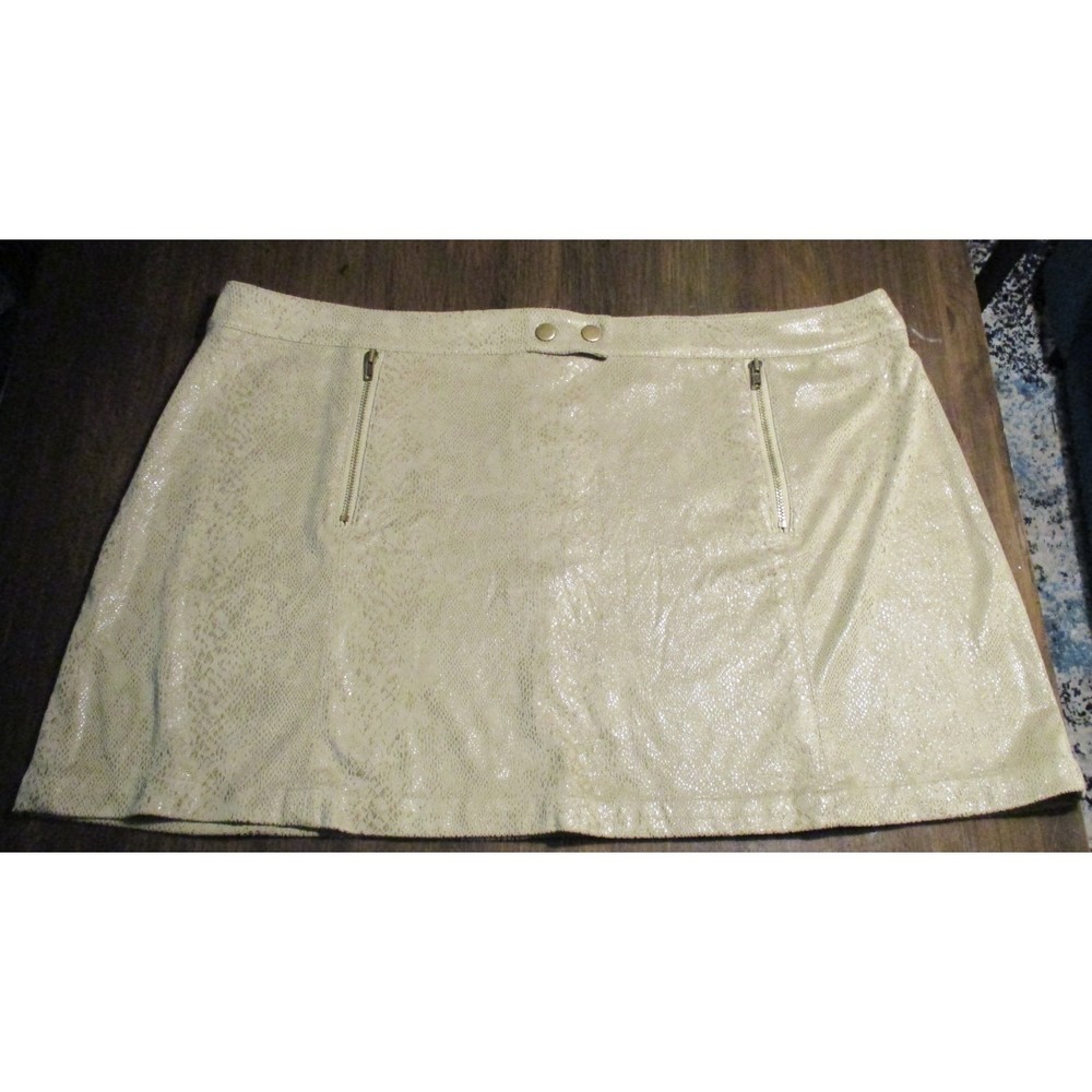NWOT Versona Mini Skirt Size XXL Tan Suede Gold Snakeskin Print Back zip
